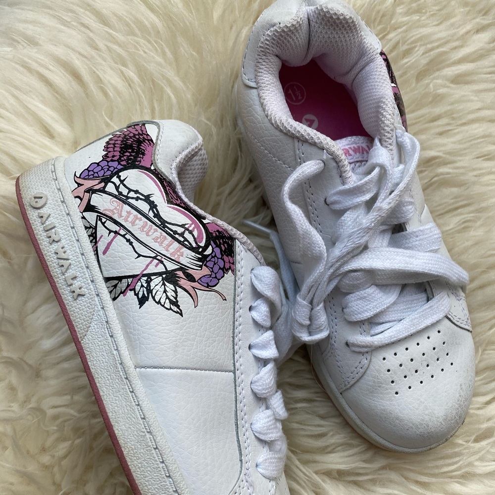 Girls 1 1/2 Airwalk sneakers hardly used